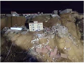 山西临汾乡宁县山体滑坡致楼房坍塌、住户被困